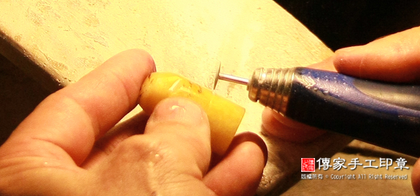 開始更換不同的工具來雕刻-圖片