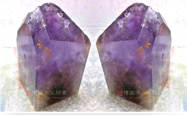 冰種紫水晶切料,非常好看,並且在規劃的時候,會在頂部最紫色的地方雕刻最大的龍頭,充分發揮此材料的特性圖 冰種紫水晶切料,非常好看,並且在規劃的時候,會在頂部最紫色的地方雕刻最大的龍頭,充分發揮此材料的特性。