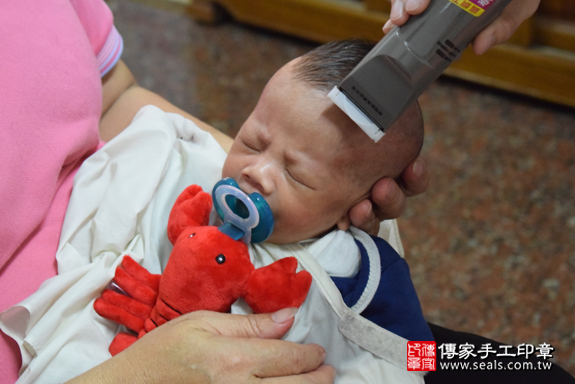 何寶寶(屏東林邊鄉)--製作胎毛筆、臍帶章、嬰兒三寶。「寶寶滿月剃頭理髮、到府嬰兒滿月理髮」祝福和活動紀錄。照片37