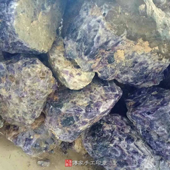 全手工噴砂印章：烏拉圭紫水晶開運印章實際成品、印章作品分享、烏拉圭紫水晶印章材質介紹。（銀行印鑑，一圓一方），傳家印章台中店。照片4