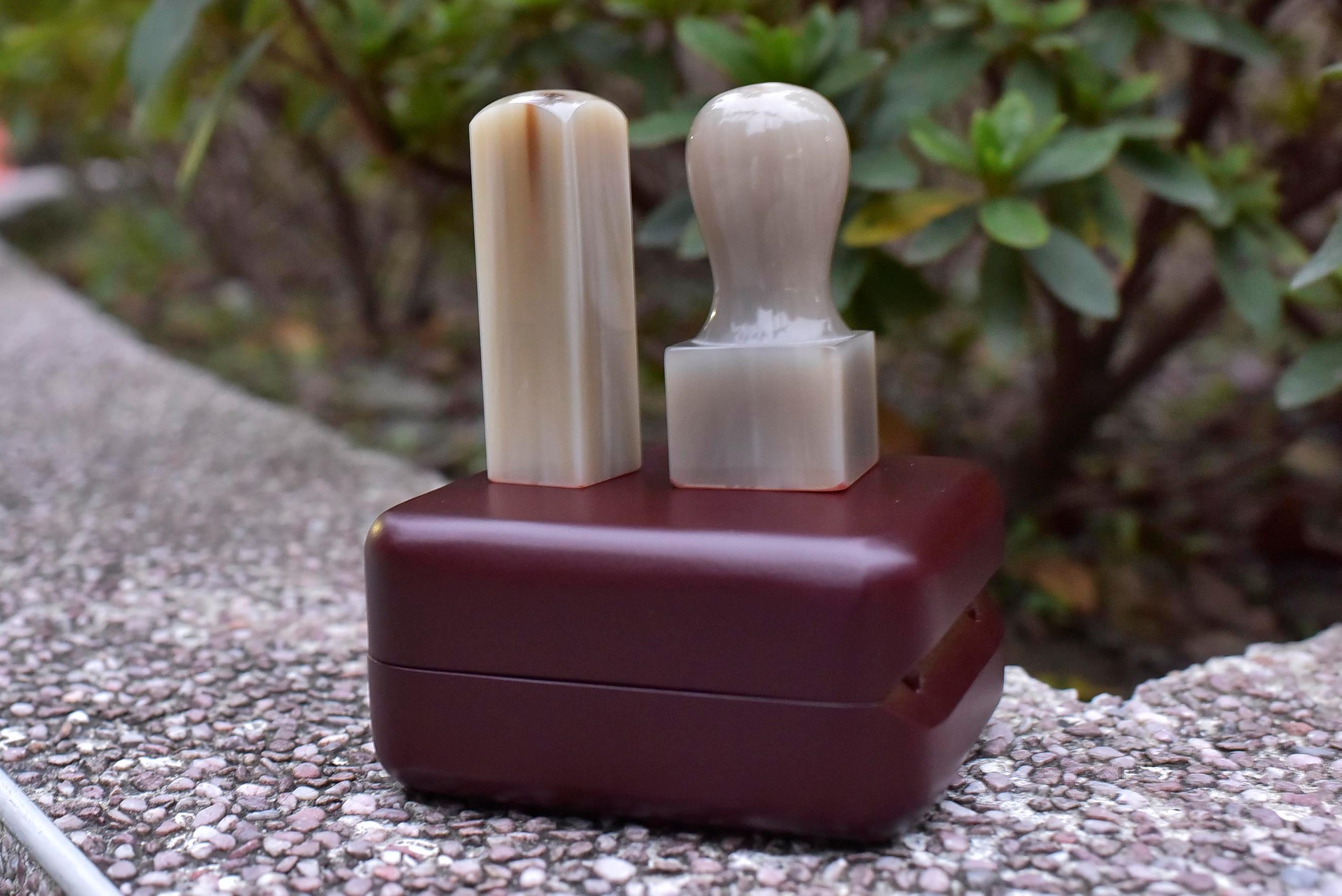 全手工噴砂印章：赤牛角公司大小印章實際成品、赤牛角印章材質介紹。（公司章、公司印章、負責人印章，一圓一方）傳家印章台北店。2019.11.07照片6