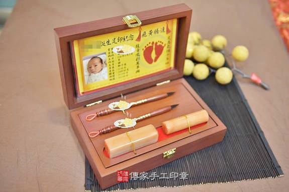 全手工噴砂印章：紅東菱玉臍帶章實際成品、印章作品分享、紅東菱玉印章材質介紹。（臍帶印章、肚臍章、肚臍印章，一圓一方）傳家手工印章新竹店。2019.12.02圖片1