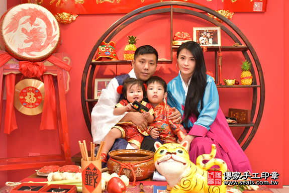台中市 北區 何寶寶周歲抓周的好日子，抓周的地點在傳家台中古禮抓周會場。照片1