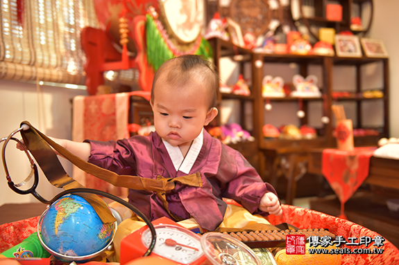 香山區石寶寶古禮抓周：周歲抓周活動和儀式，一切圓滿。照片2