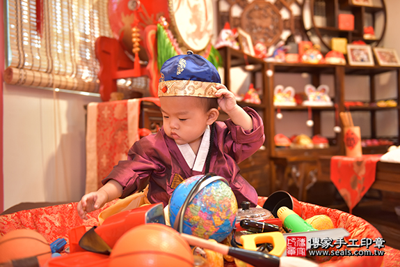 香山區石寶寶古禮抓周：周歲抓周活動和儀式，一切圓滿。照片7