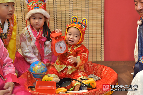 香山區余寶寶古禮抓周：周歲抓周活動和儀式，一切圓滿。照片1