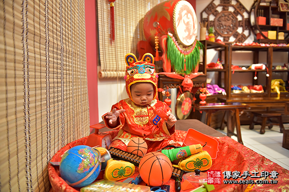 香山區余寶寶古禮抓周：周歲抓周活動和儀式，一切圓滿。照片4