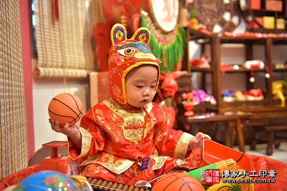 香山區余寶寶古禮抓周：周歲抓周活動和儀式，一切圓滿。照片5