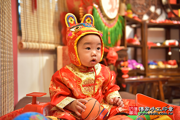 香山區余寶寶古禮抓周：周歲抓周活動和儀式，一切圓滿。照片6
