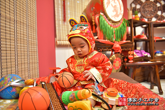 香山區余寶寶古禮抓周：周歲抓周活動和儀式，一切圓滿。照片10