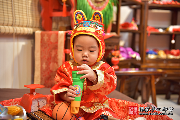 香山區余寶寶古禮抓周：周歲抓周活動和儀式，一切圓滿。照片11