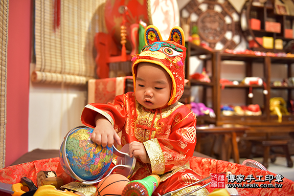 香山區余寶寶古禮抓周：周歲抓周活動和儀式，一切圓滿。照片12