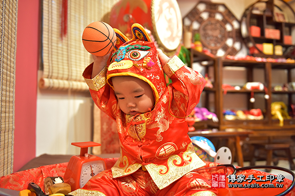 香山區余寶寶古禮抓周：周歲抓周活動和儀式，一切圓滿。照片13