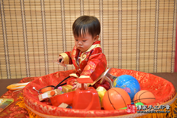 香山區蔡寶寶古禮抓周：周歲抓周活動和儀式，一切圓滿。照片5