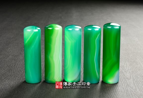 全手工噴砂印章：染色綠瑪瑙開運印章實際成品、印章作品分享、染色綠瑪瑙印章材質介紹。傳家印章台中店。2020.1.8照片3