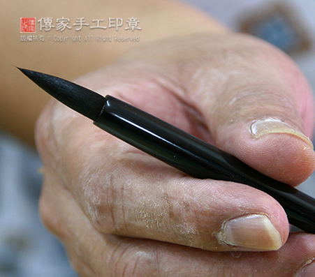 今天台中咪崽小編要來介紹全手工製作的胎毛筆製作過程