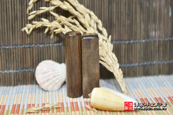 電腦刻印印章:黑紫檀木臍帶章實際成品、印章作品分享、黑紫檀木印章材質介紹。(臍帶印章、肚臍章、肚臍印章,胎毛印章,一圓一方)傳家手工印章台中店。2020.02.25照片3 電腦刻印印章:黑紫檀木臍帶章實際成品、印章作品分享、黑紫檀木印章材質介紹。(臍帶印章、肚臍章、肚臍印章,胎毛印章,一圓一方)傳家手工印章台中店。2020.02.25照片3