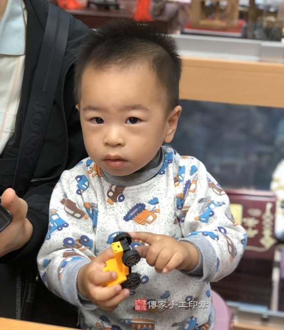 顧客滿意推薦個人開運印章-台中市北區-李先生和洪小姐以及他們的小孩2019.11.22照片5