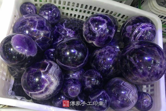 半手工噴砂印章：紫水晶臍帶章實際成品、印章作品分享、紫水晶印章材質介紹。（臍帶印章、肚臍章、肚臍印章，一圓一方）傳家手工印章台中店。2020.03.19照片7