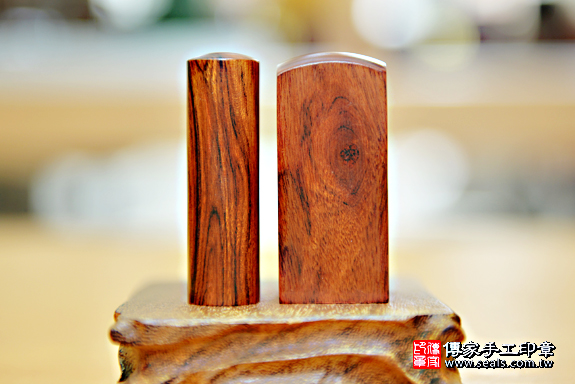 半手工篆刻印章：紅紫檀木公司大小印章實際成品、紅紫檀木印章材質介紹。（公司章、公司章、負責人印章，一圓一方）傳家印章台中店。2020.03.26照片8796.jpg