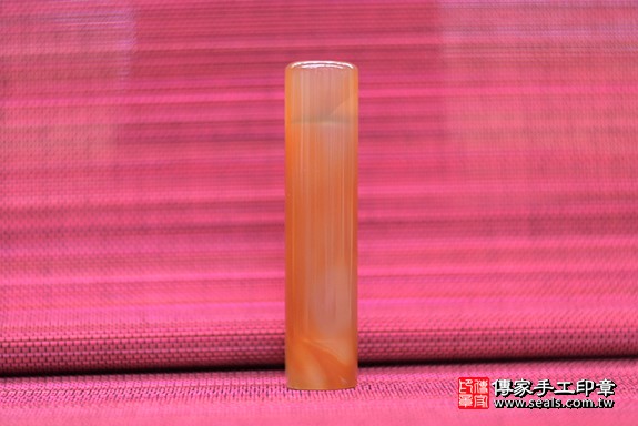 全手工噴砂印章：染色紅瑪瑙臍帶印章實際成品、印章作品分享、染色紅瑪瑙印章材質介紹。（臍帶印章、肚臍章、肚臍印章，臍帶印章，一圓一方）傳家手工印章台北店。2020.05.29 照片2