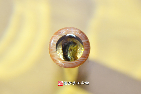 全手工噴砂印章:彩虹瑪瑙開運印章實際成品、印章作品分享、彩虹瑪瑙印章材質介紹。(銀行印鑑,一圓一方),傳家印章台中店。2020.3.29照片1 全手工噴砂印章:彩虹瑪瑙開運印章實際成品、印章作品分享、彩虹瑪瑙印章材質介紹。(銀行印鑑,一圓一方),傳家印章台中店。2020.3.29照片1