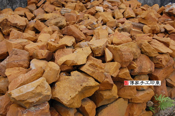 全手工噴砂印章：新疆黃玉公司大小印章實際成品、印章作品分享、新疆黃玉印章材質介紹。（公司大小印章、肚臍章、肚臍印章，公司大小印章，一圓一方）傳家手工印章台北店。2020.07.11