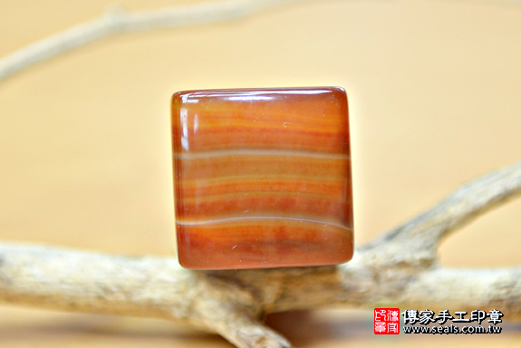 全手工噴砂印章：染色紅瑪瑙公司大小印章實際成品、染色紅瑪瑙印章材質介紹。（公司章、公司印章、負責人印章，一圓一方）傳家手工印章台中店。2020.04.15照片2
