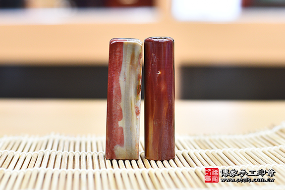 全手工噴砂印章:木化石臍髮印章實際成品、印章作品分享、木化石印章材質介紹。(臍髮印章、肚臍章、肚臍印章,臍髮印章,一圓一方)傳家手工印章桃園店。2020.10.07 全手工噴砂印章:木化石臍髮印章實際成品、印章作品分享、木化石印章材質介紹。(臍髮印章、肚臍章、肚臍印章,臍髮印章,一圓一方)傳家手工印章桃園店。2020.10.07