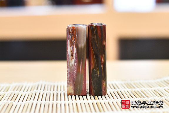 全手工噴砂印章:木化石臍髮印章實際成品、印章作品分享、木化石印章材質介紹。(臍髮印章、肚臍章、肚臍印章,臍髮印章,一圓一方)傳家手工印章桃園店。2020.10.07 全手工噴砂印章:木化石臍髮印章實際成品、印章作品分享、木化石印章材質介紹。(臍髮印章、肚臍章、肚臍印章,臍髮印章,一圓一方)傳家手工印章桃園店。2020.10.07