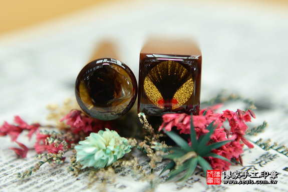 電腦刻印印章:紅紫檀木臍帶章實際成品、印章作品分享、紅紫檀木印章材質介紹。(臍帶印章、肚臍章、肚臍印章,胎毛印章,一圓一方)傳家手工印章台中店2020.05.30照片812772397610.png