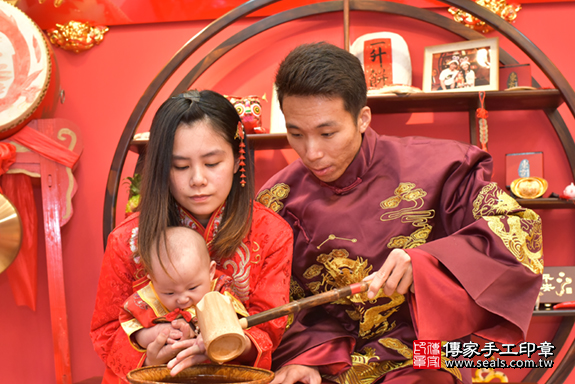台中市北區楓寶寶古禮收涎:寶寶淨手儀式：寶寶淨手象徵洗淨，把不好的去掉，洗滌身心靈。照片1