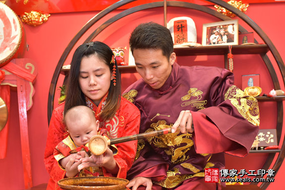 台中市北區楓寶寶古禮收涎:寶寶淨手儀式：寶寶淨手象徵洗淨，把不好的去掉，洗滌身心靈。照片2