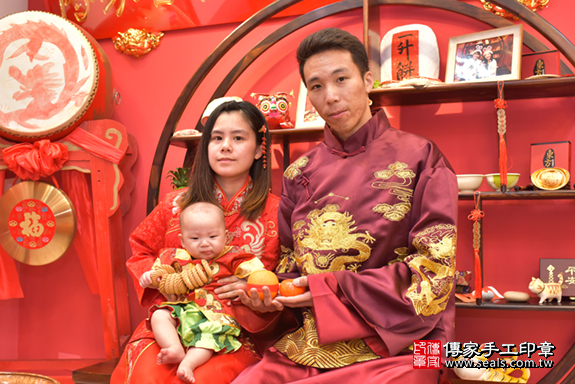 台中市北區楓寶寶古禮收涎祝福活動:收涎過程拍照。照片1