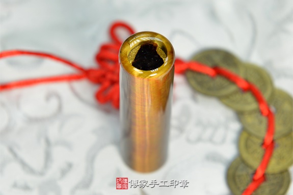 全手工噴砂印章：紅虎眼石臍帶章實際成品、印章作品分享、紅虎眼石印章材質介紹。（臍帶印章、肚臍章、肚臍印章，胎毛印章，一圓一方）傳家手工印章新竹店2020.06.11