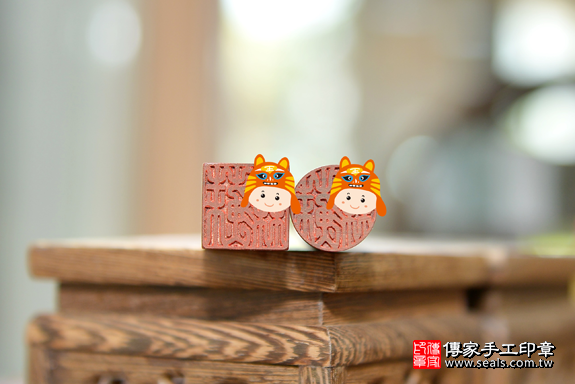 半手工刻印印章：玫瑰紅檀木開運印章實際成品、印章作品分享、玫瑰紅檀木印章材質介紹。（銀行印鑑，一圓一方），傳家印章台中店。2020.06.2250.png