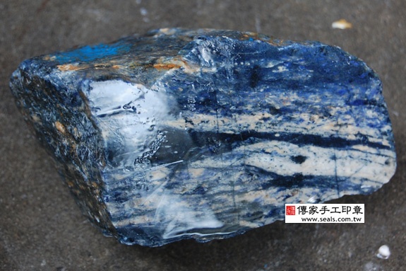 半手工噴砂印章:智利青金石臍帶章實際成品、印章作品分享、智利青金石印章材質介紹。(臍帶印章、肚臍章、肚臍印章,一圓一方),傳家手工印章台中店。2020.06.2716379.jpg 半手工噴砂印章:智利青金石臍帶章實際成品、印章作品分享、智利青金石印章材質介紹。(臍帶印章、肚臍章、肚臍印章,一圓一方),傳家手工印章台中店。2020.06.2716379.jpg