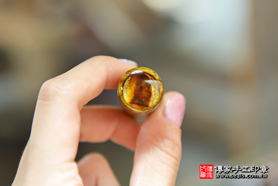 電腦刻印印章:山形綠檀開運印章實際成品、印章作品分享、山形綠檀印章材質介紹。(臍帶印章、肚臍章、肚臍印章,一圓一方),傳家手工印章台中店。2020.07.03照片2636.png 電腦刻印印章:山形綠檀開運印章實際成品、印章作品分享、山形綠檀印章材質介紹。(臍帶印章、肚臍章、肚臍印章,一圓一方),傳家手工印章台中店。2020.07.03照片2636.png