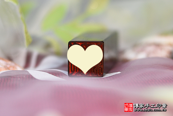 全手工噴砂印章:藍虎眼石開運印章章實際成品、印章作品分享、藍虎眼石印章材質介紹。(銀行印鑑,一圓一方),傳家印章桃園店。2020.11.27 全手工噴砂印章:藍虎眼石開運印章章實際成品、印章作品分享、藍虎眼石印章材質介紹。(銀行印鑑,一圓一方),傳家印章桃園店。2020.11.27