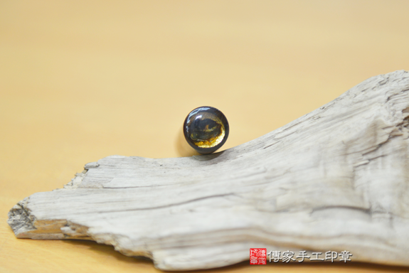 電腦刻印印章：紅紫檀木臍帶章實際成品、印章作品分享、紅紫檀木印章材質介紹。（臍帶印章、肚臍章、肚臍印章，胎毛印章，一圓一方）傳家手工印章台中店。2020.08.06照片12665.png