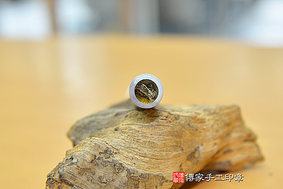 半手工噴砂印章:紫玉臍帶章實際成品、印章作品分享、紫玉印章材質介紹。(臍帶印章、肚臍章、肚臍印章,胎毛印章,一圓一方)傳家手工印章台中店。2020.08.24照片270190951801.png