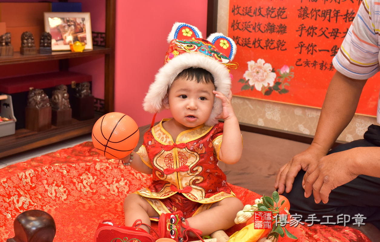 台中市北區黃寶寶古禮抓周祝福活動。照片1