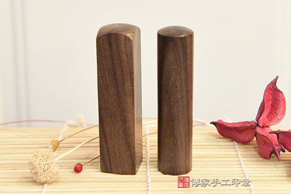 電腦刻印章:玫瑰黑檀木開運印章章實際成品、印章作品分享、玫瑰黑檀木印章材質介紹。(銀行印鑑,一圓一方),傳家印章桃園店。2020.09.11 電腦刻印章:玫瑰黑檀木開運印章章實際成品、印章作品分享、玫瑰黑檀木印章材質介紹。(銀行印鑑,一圓一方),傳家印章桃園店。2020.09.11