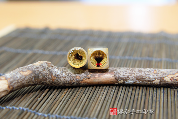 半手工刻印印章:赤牛角臍帶胎毛章實際成品、印章作品分享、赤牛角印章材質介紹。(臍帶印章、肚臍章、肚臍印章,胎毛印章,一圓一方)傳家手工印章台中店2020.11.01照片2848413484.png