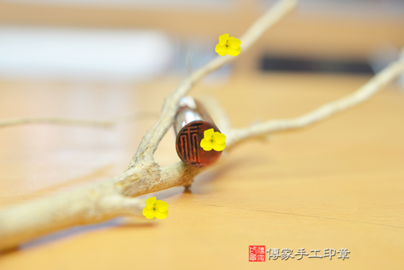 半手工噴砂印章:紅黑曜石臍帶章實際成品、印章作品分享、紅黑曜石印章材質介紹。(臍帶印章、肚臍章、肚臍印章,胎毛印章,一圓一方)傳家手工印章台中店2020.11.03照片12264778500.png