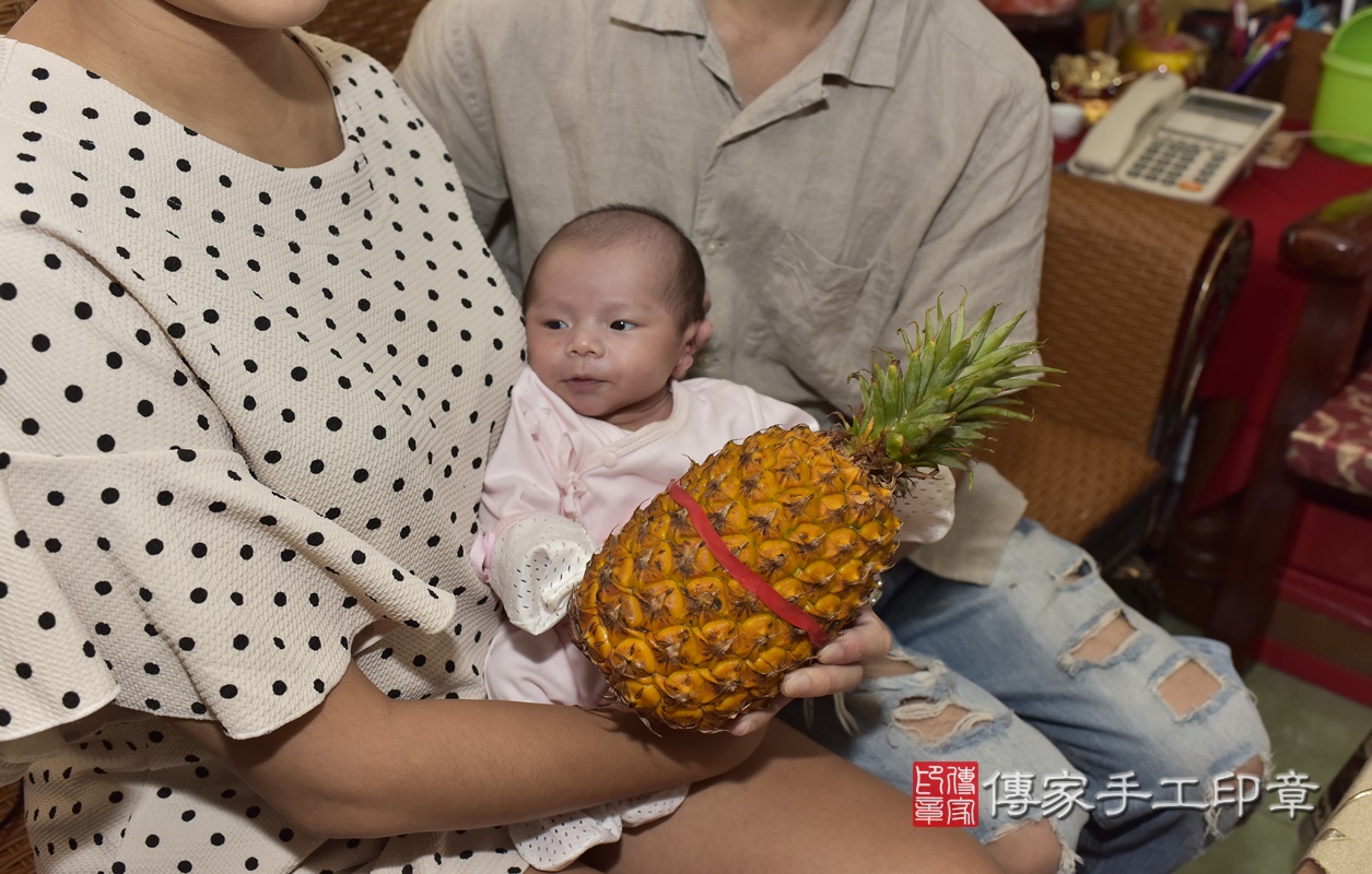 剃胎毛、滿月剃頭、嬰兒剃頭、嬰兒理髮、嬰兒剃髮、嬰兒剃胎毛、嬰兒滿月剃頭、寶寶剃頭、剃胎毛儀式、剃胎毛吉祥話、滿月剃頭儀式、滿月剃頭吉祥話、寶寶剃胎毛、寶寶滿月剃頭理髮、 桃園市八德區剃胎毛、桃園市八德區滿月剃頭、桃園市八德區嬰兒剃頭剃胎毛、桃園市八德區嬰兒理髮、桃園市嬰兒剃髮、 余寶寶(桃園市八德區到府嬰兒寶寶滿月剃頭理髮、到府嬰兒剃胎毛儀式吉祥話)。到府剃頭剃胎毛主持、專業拍照、DVD光碟、證書。★購買「臍帶章、肚臍章、胎毛筆刷印章」贈送：剃頭、收涎、抓周，三選一。2020.10.17照片25