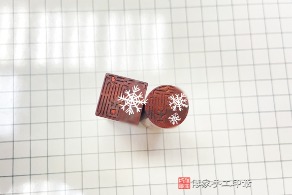 電腦刻印印章:紅紫檀木臍帶章和胎毛章實際成品、印章作品分享、紅紫檀木印章材質介紹。(臍帶印章、肚臍章、肚臍印章,胎毛印章,一圓一方)傳家手工印章台中店2020.11.22照片041797533929.png