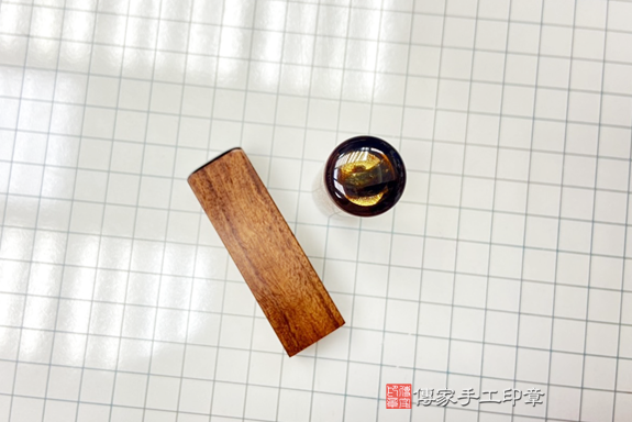 電腦刻印印章:紅紫檀木臍帶章和胎毛章實際成品、印章作品分享、紅紫檀木印章材質介紹。(臍帶印章、肚臍章、肚臍印章,胎毛印章,一圓一方)傳家手工印章台中店2020.11.22照片041798520264.png