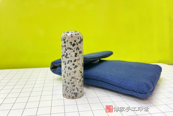 半手工噴砂印章:花豹石開運印章實際成品、印章作品分享、花豹石印章材質介紹。(銀行印鑑,一圓一方),傳家印章台中店。2020.11.25照片046136835267.png