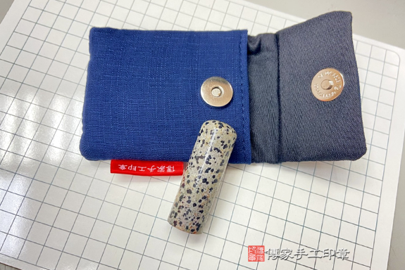 半手工噴砂印章:花豹石開運印章實際成品、印章作品分享、花豹石印章材質介紹。(銀行印鑑,一圓一方),傳家印章台中店。2020.11.25照片046136938437.png